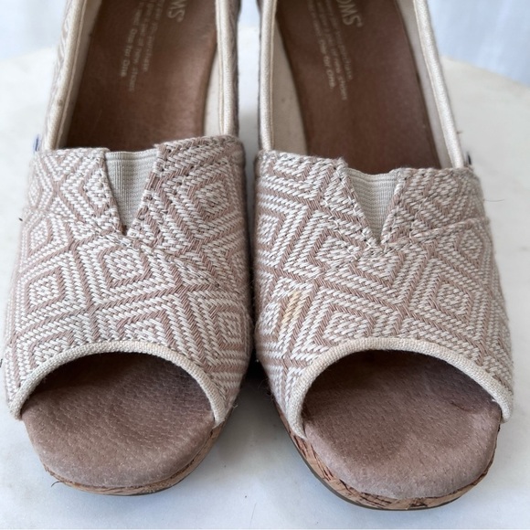 TOMS Classic Tan Fabric Cork Wedges Shoes Sandals Size 6.5 - Picture 3 of 7